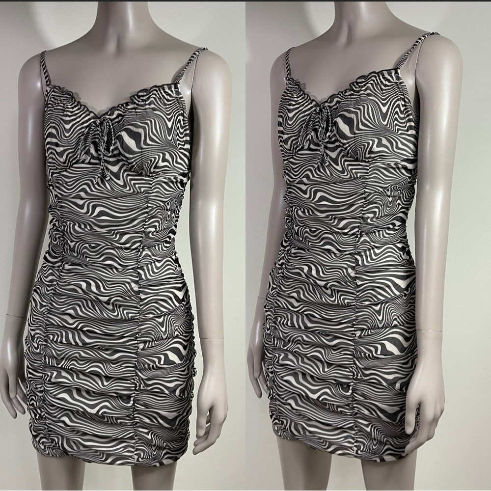 Abstract Bodycon Dress - Picture 2 of 8